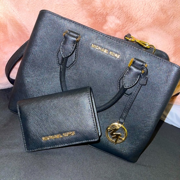Beautiful Michael Kors purse and wallet set! Barely used! More of impulse buy! - Picture 1 of 4